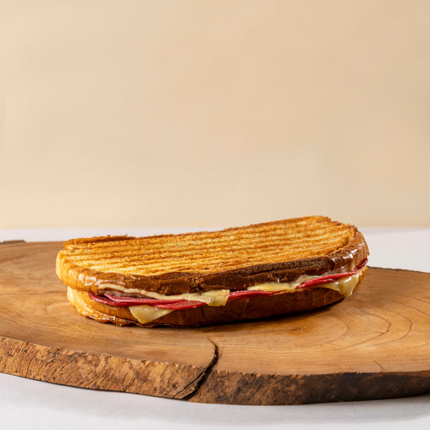 Kaşar Sucuk Salamlı Tost