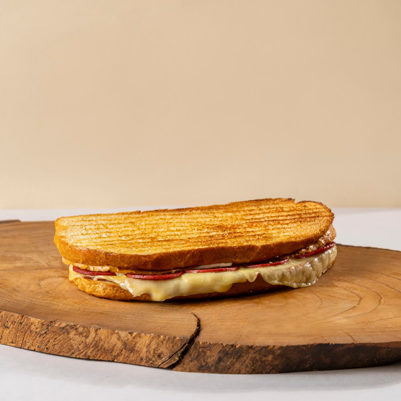 Kaşar Sucuklu Tost