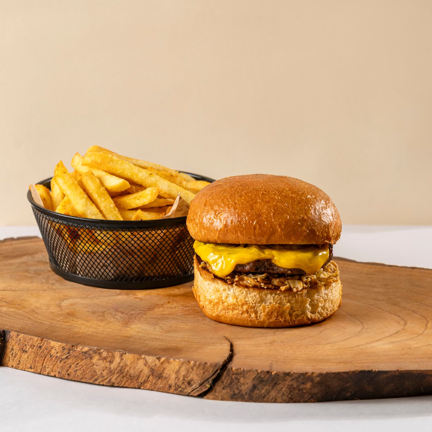 Menü 1 (Classic Burger)